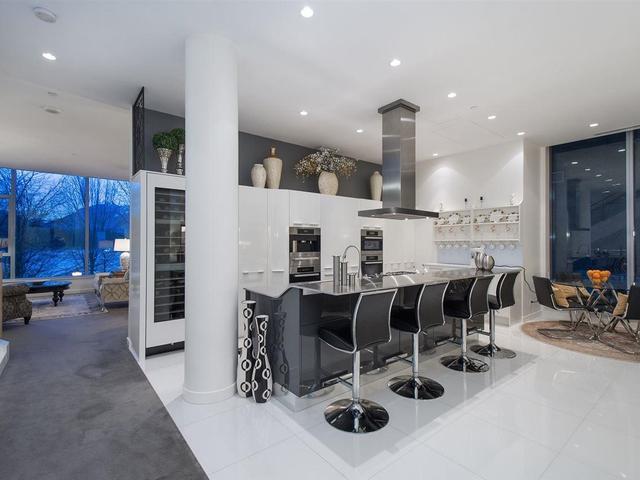 TH - 277 THURLOW STREET