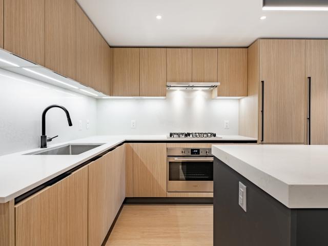 511 - 2235 E BROADWAY STREET