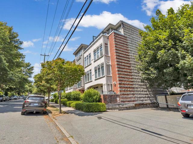 201 - 3637 W 17TH AVENUE