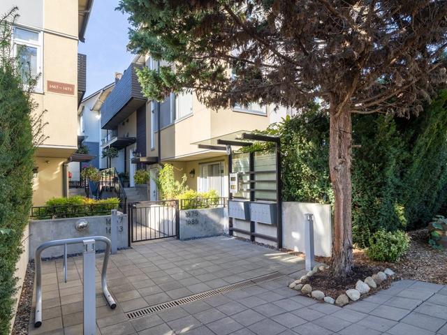 1679 KITCHENER STREET