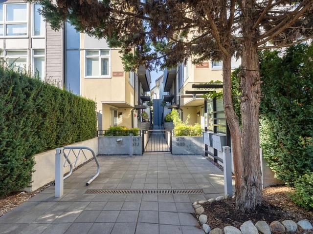 1679 KITCHENER STREET