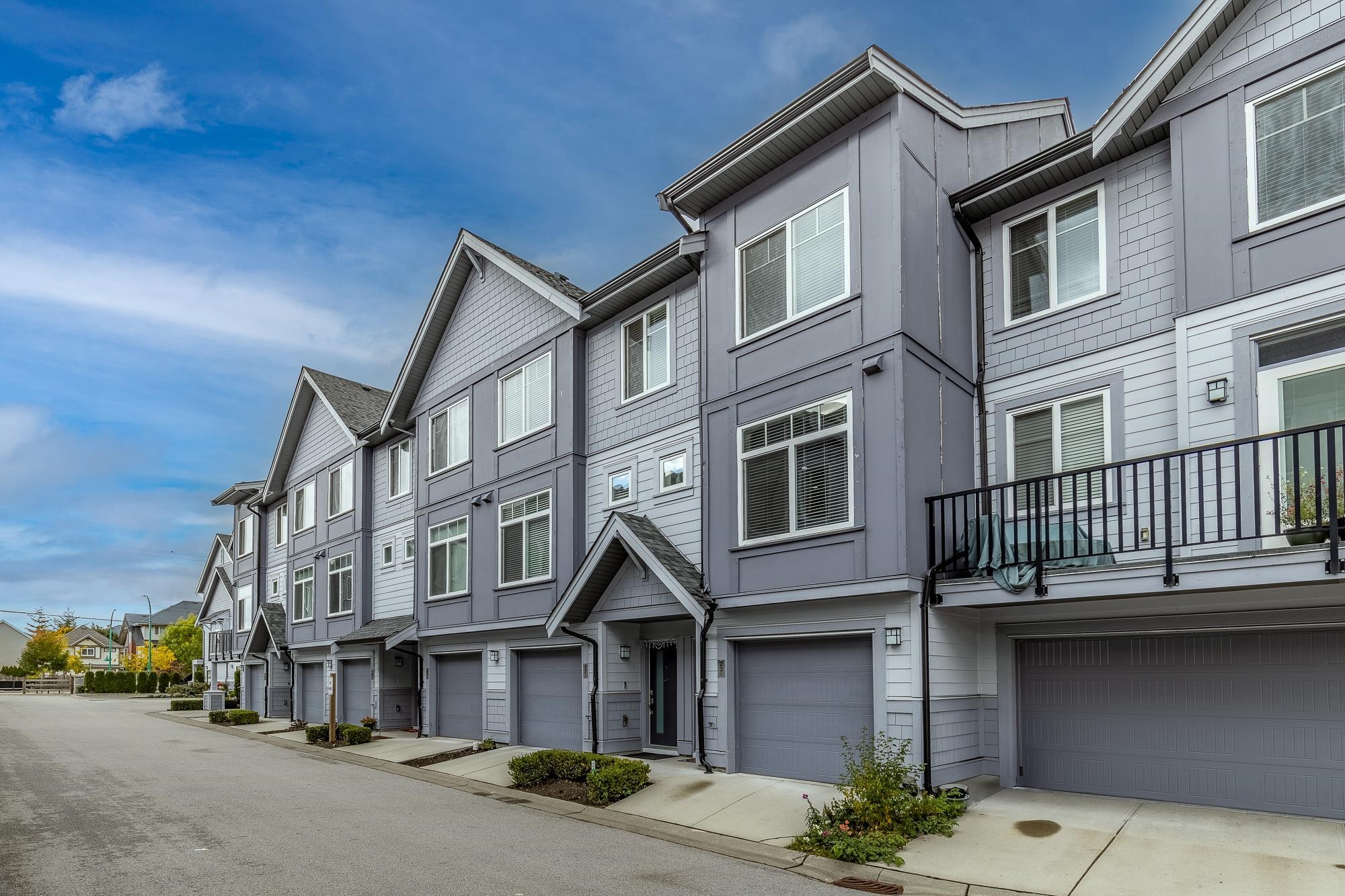 23 19239 70 AVENUE, Surrey For Sale 875,000 Condos.ca