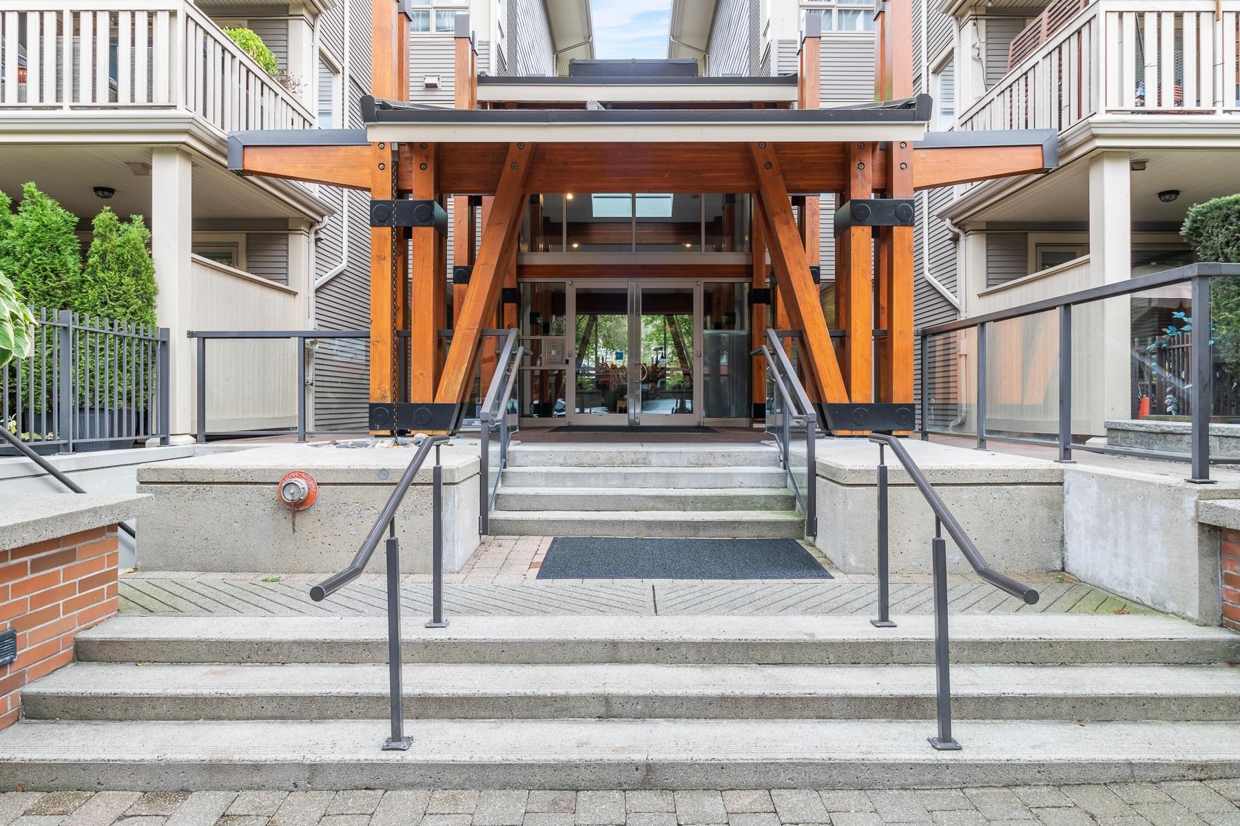 303 801 KLAHANIE DRIVE, Port Moody For Sale 749,000 Condos.ca