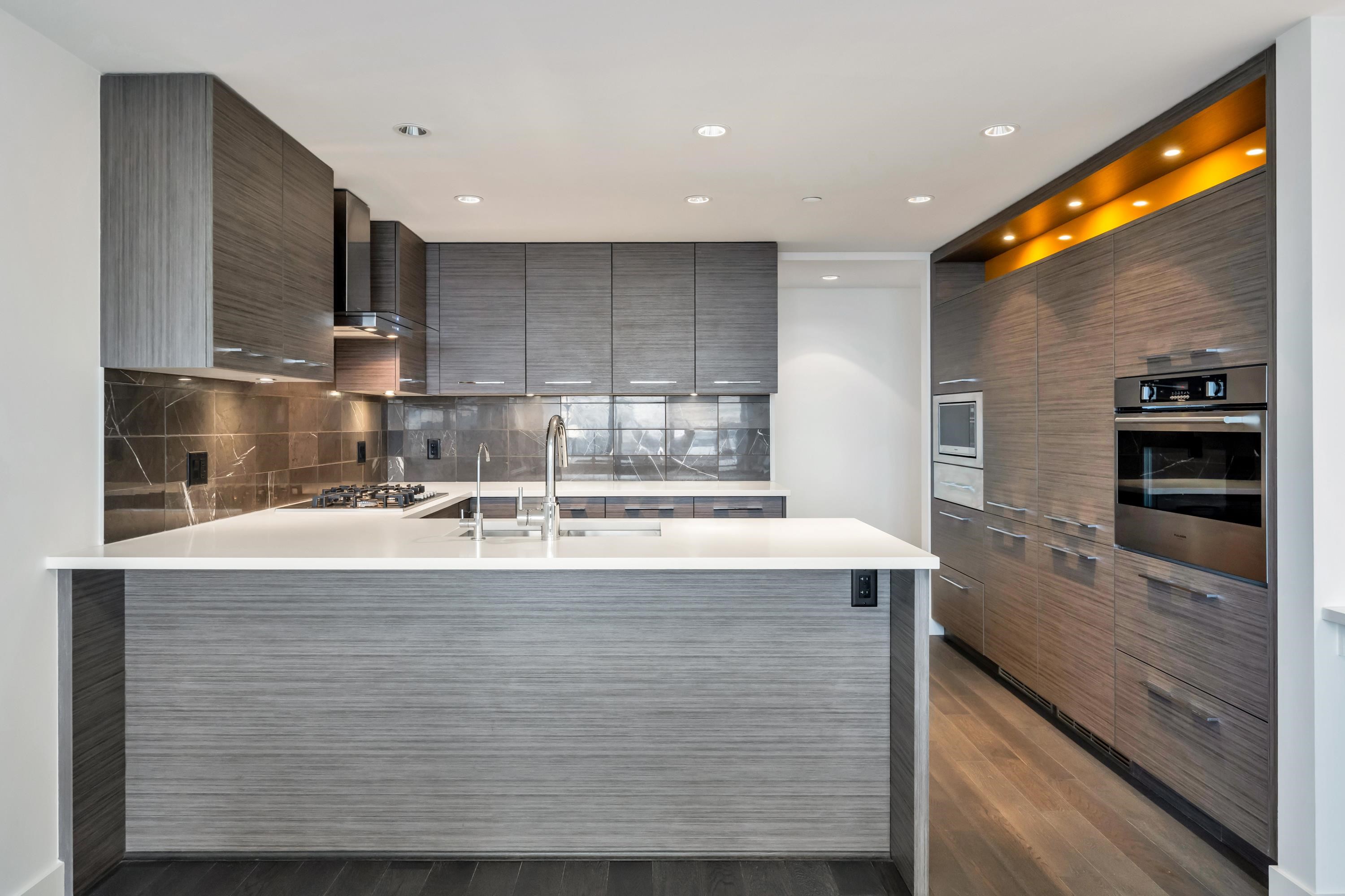 1605 7468 LANSDOWNE ROAD, Richmond For Sale 1,054,000 Condos.ca