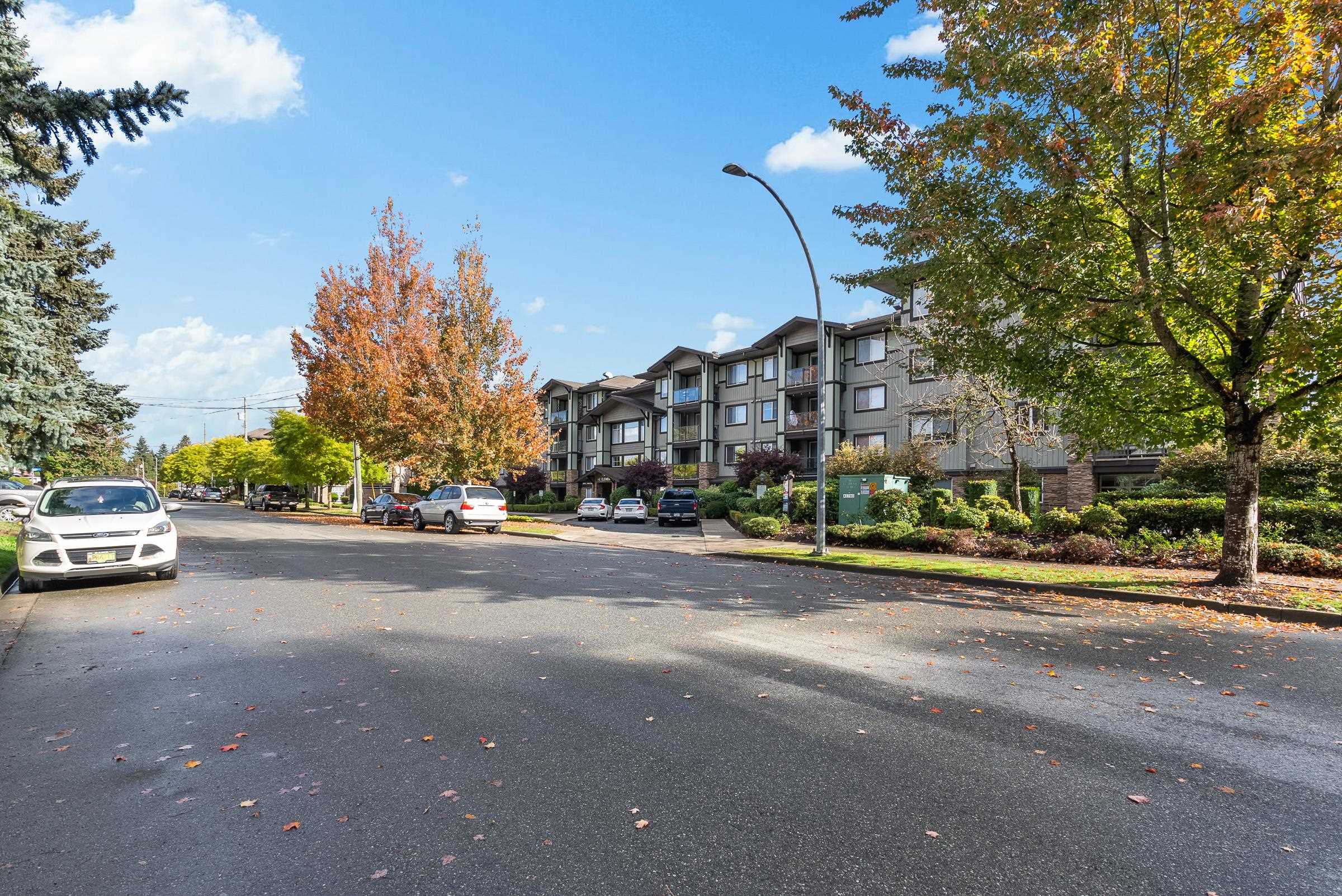 305 2038 SANDALWOOD CRESCENT, For Sale 505,000 Condos.ca