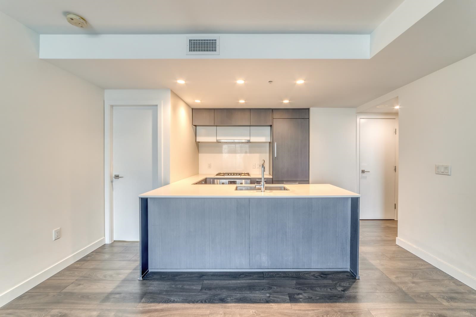 502 5580 NO.3 ROAD, Richmond For Sale 958,000 Condos.ca