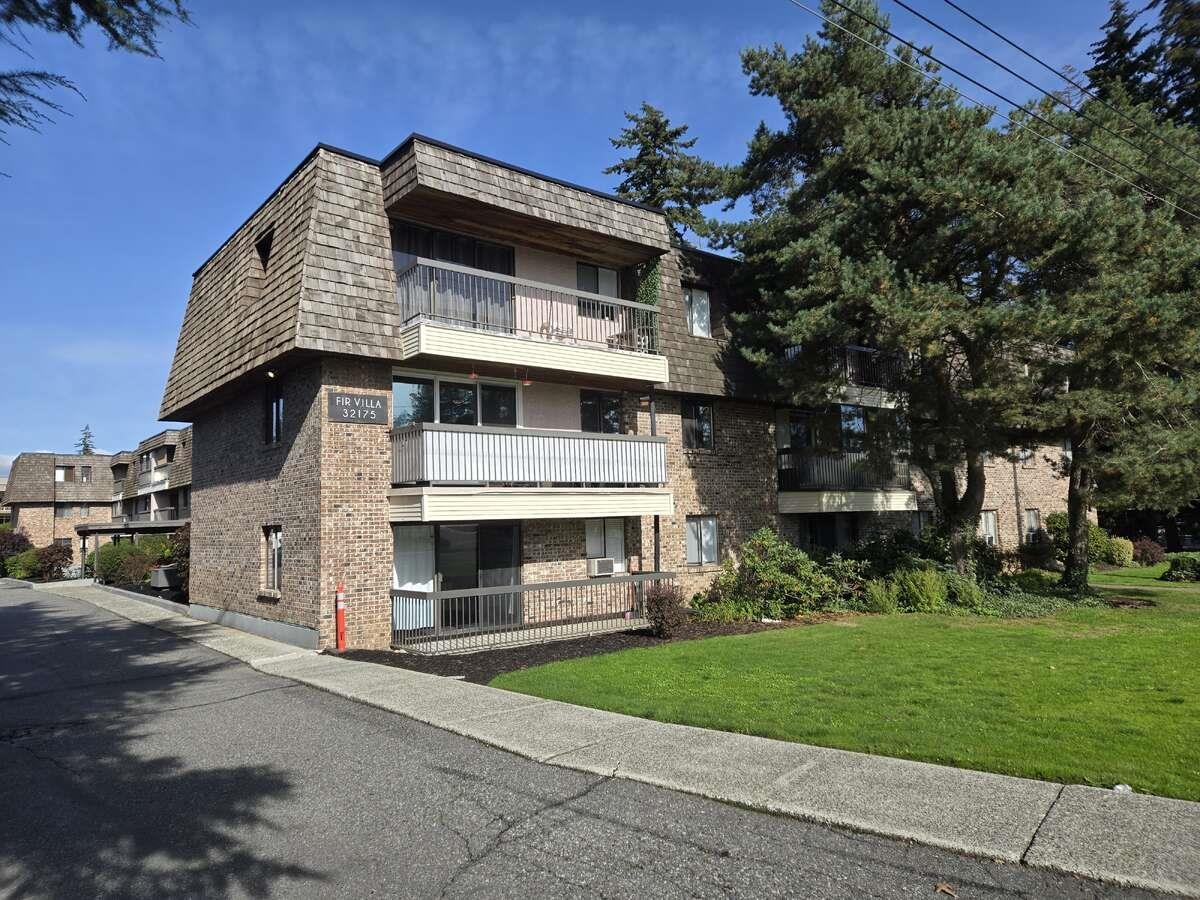 304 32175 OLD YALE ROAD, For Sale 359,900 Condos.ca