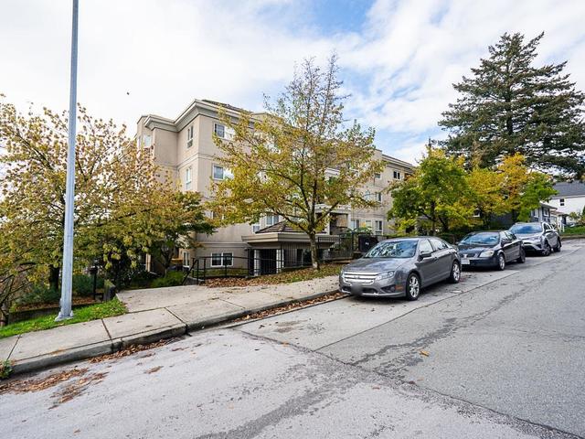 202 - 202 MOWAT STREET