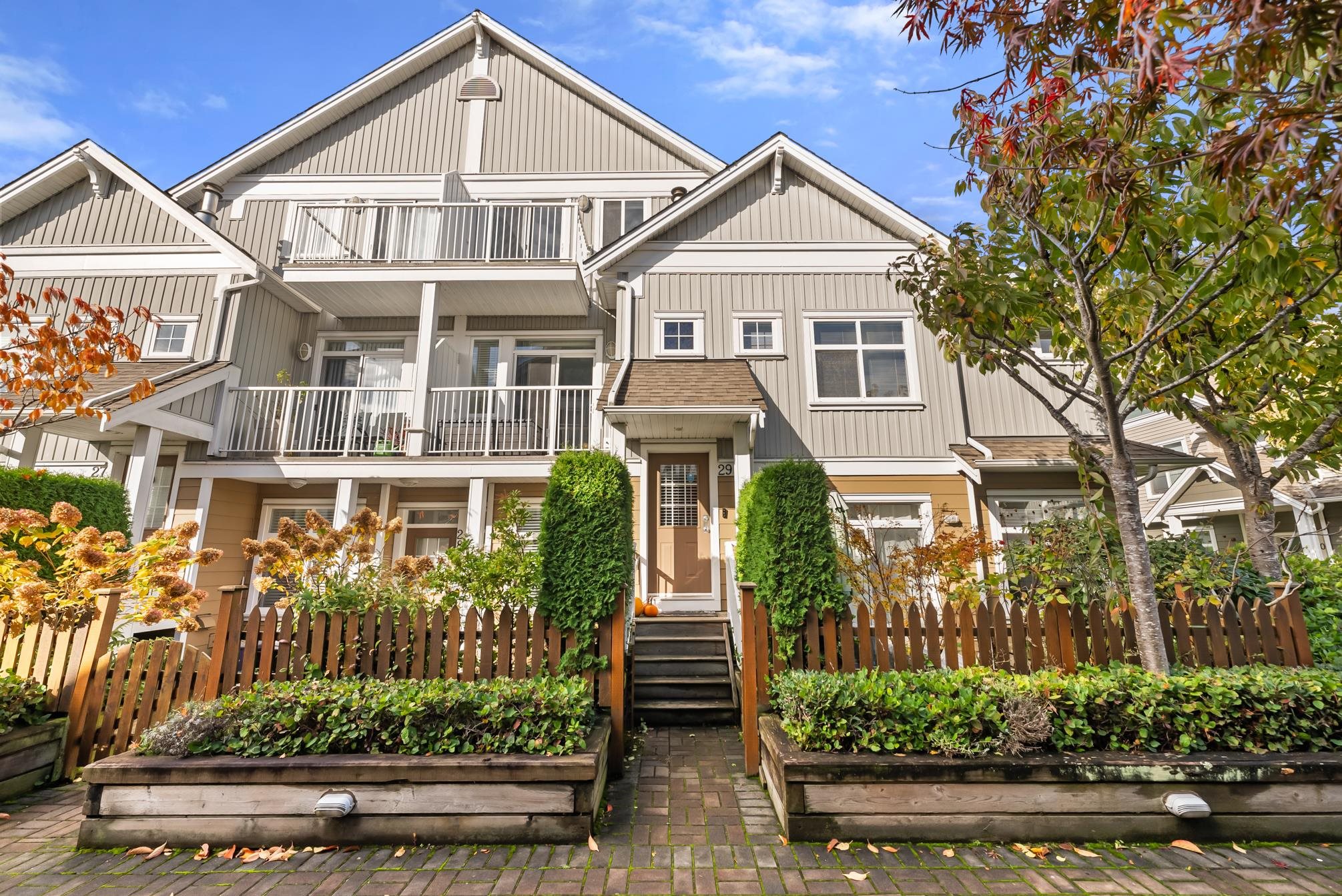 29 6300 LONDON ROAD Richmond For Sale 948 800 Condos ca 29-6300-london-road-richmond-for-sale-948-800-condos-ca