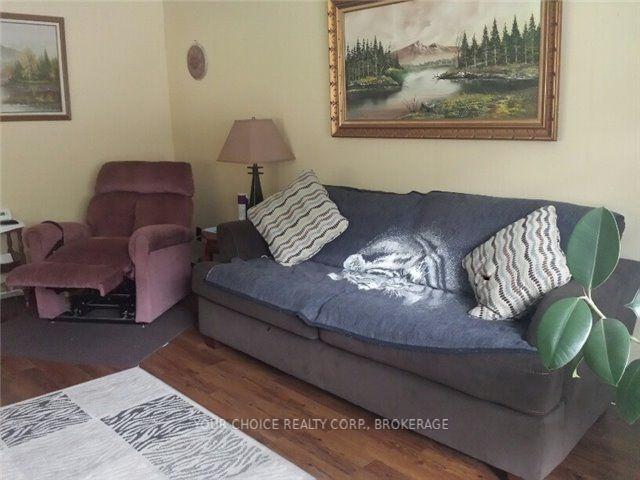 16 Georgian Glen Dr W