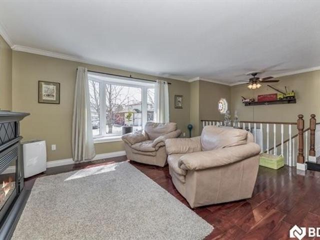 26 Edgewood Cres