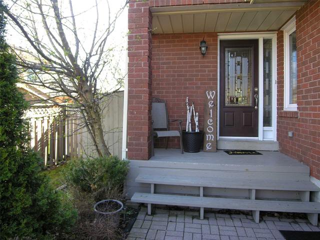 8 Weatherup Cres