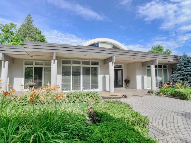 151 Creighton St S