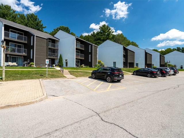 303 - 1102 Horseshoe Valley Rd