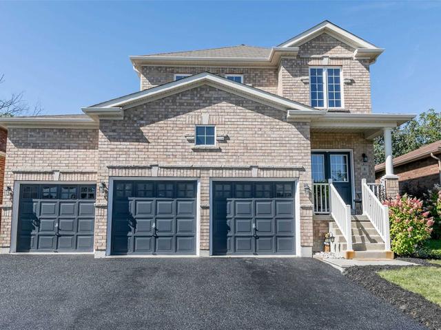 8 White Cres