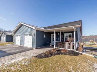 12 Chamberlain Cres