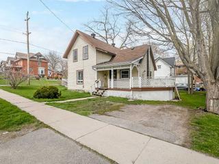 318 Bay St