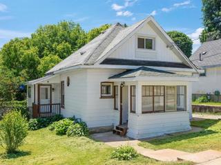 307 Bay St