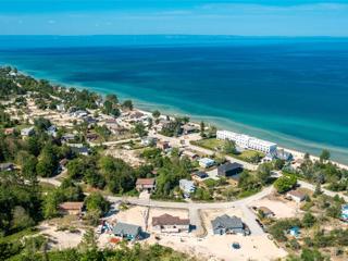 16 Lorrie Cres