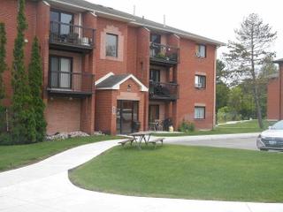 F2 - 171 Edgehill Dr