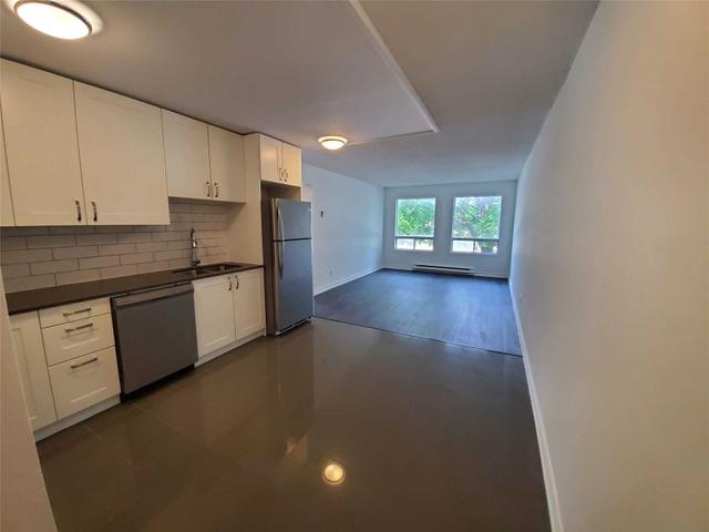 008 - 174 Grove St E