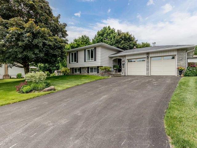205 Walnut Cres