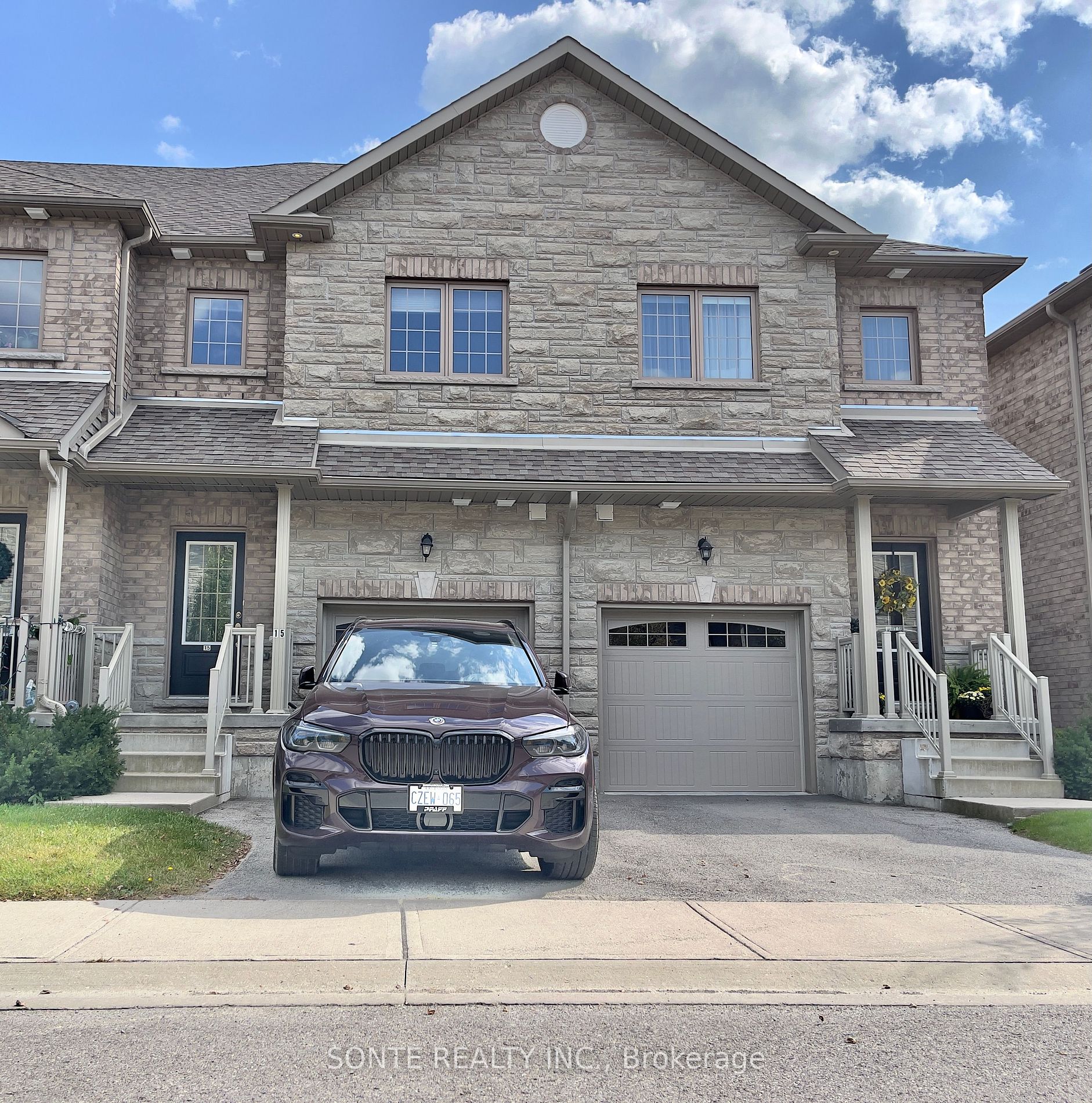 15 40 Megan Cres, Barrie For Rent 2,950 Condos.ca