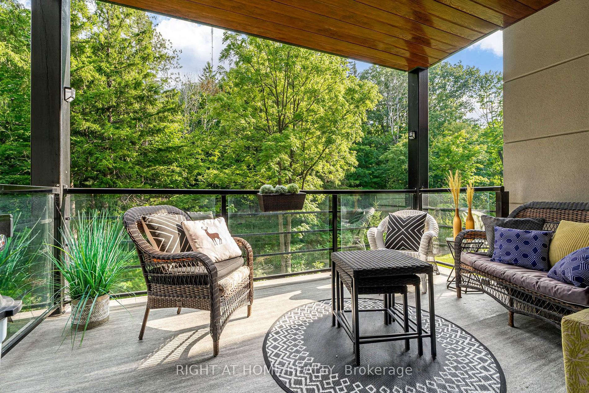 308 304 Essa Rd, Barrie For Sale 472,000 Condos.ca