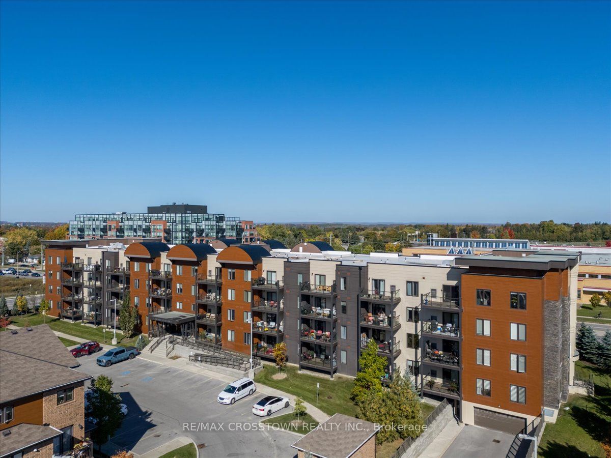 202 720 YONGE St, Barrie For Sale 619,900 Condos.ca