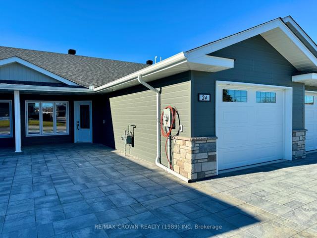 24 Golf St