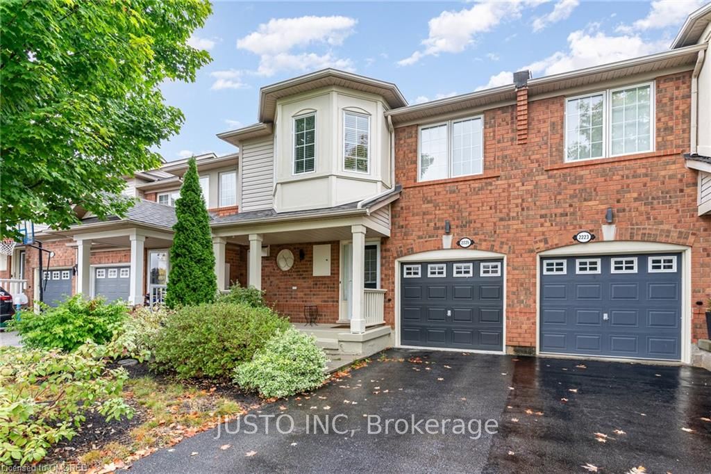 2225 AMBERGLEN Crt, Oakville For Sale 968,000 Condos.ca