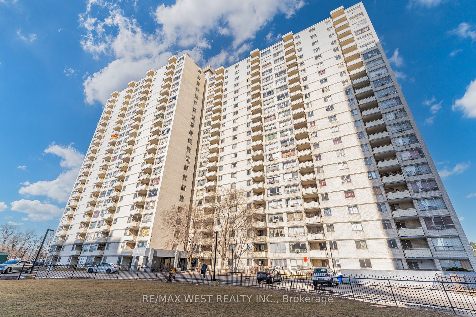415 - 320 Dixon Rd, Etobicoke | For Sale @ $429,900 | Condos.ca