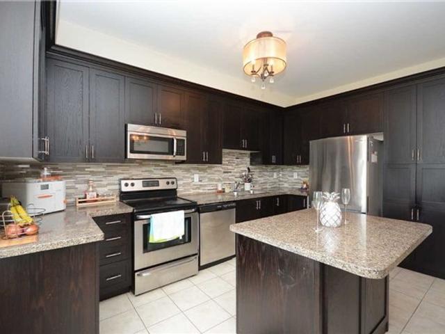40 Cedar Lake Cres