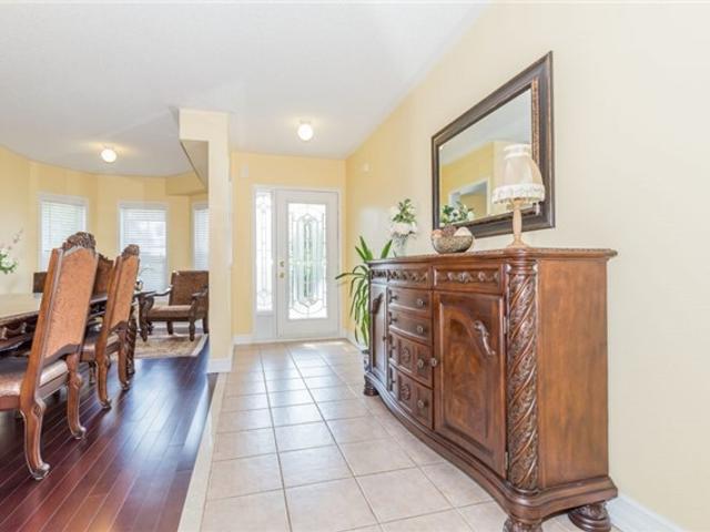 11 Valleypark Cres