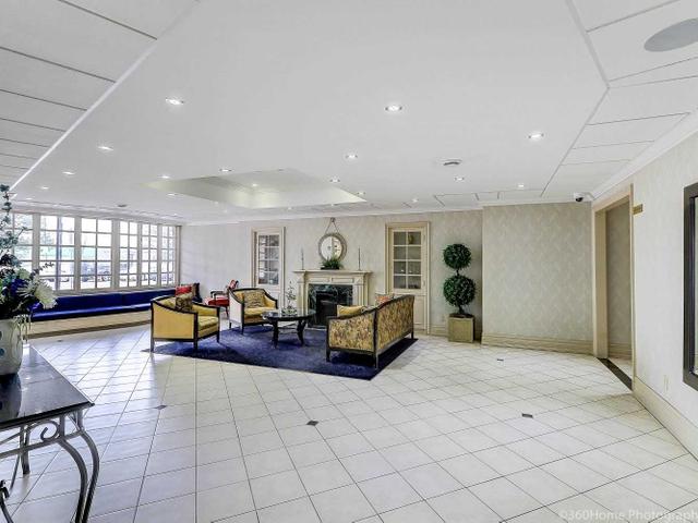 1009 - 1360 Rathburn Rd E, Mississauga | Sold, W4307412 | Condos.ca