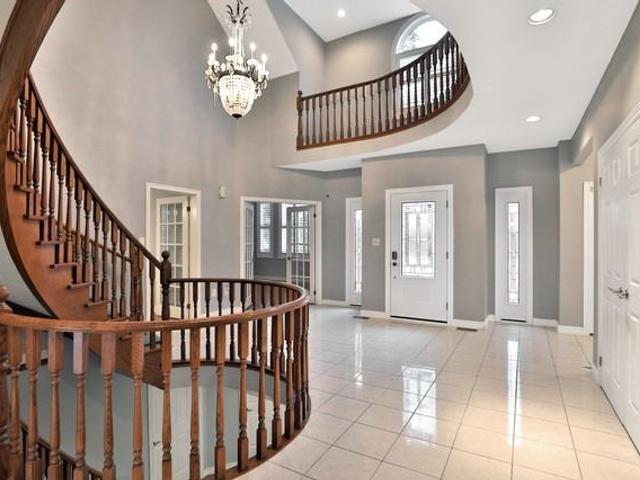 539 Lakeshore Rd W