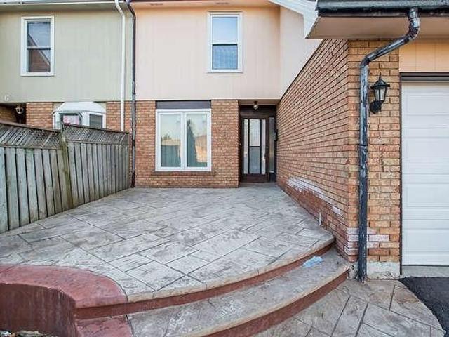 8 Hinchley Wood Grve