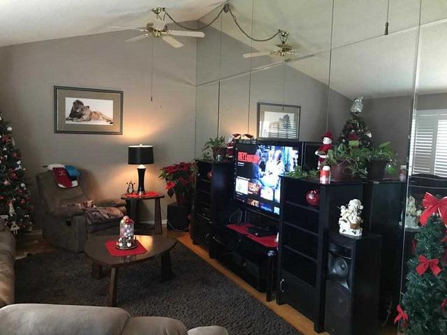 423 Scarsdale Cres