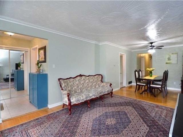 112 Earnscliffe Circ