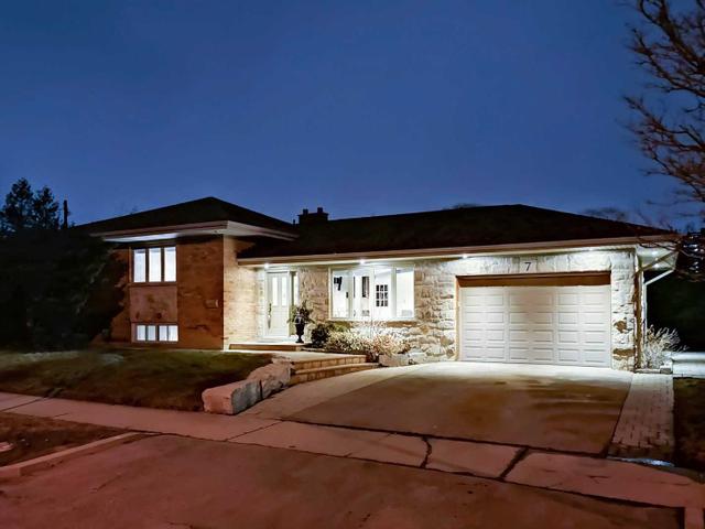 7 Mooreshead Dr
