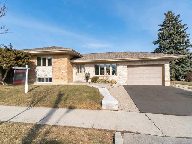 7 Mooreshead Dr