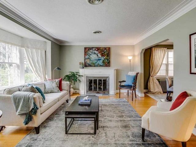 6 Glenaden Ave W