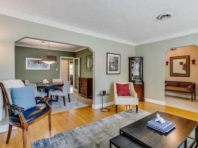 6 Glenaden Ave W