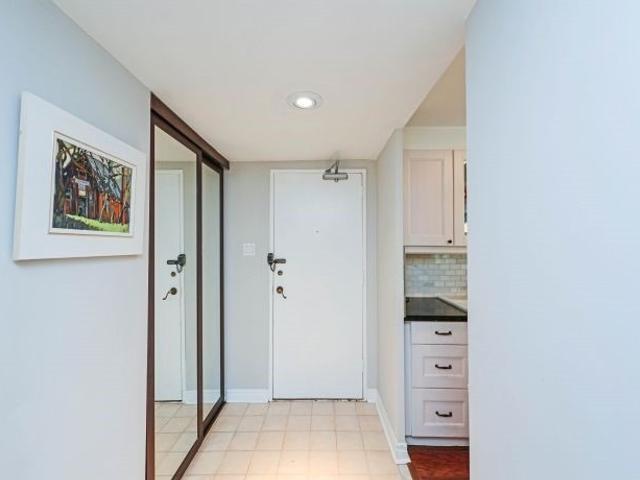 204 - 39 Stavebank Rd N