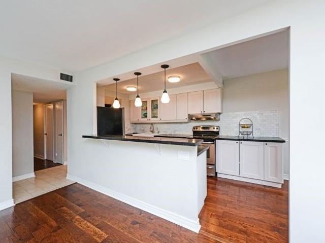 204 - 39 Stavebank Rd N