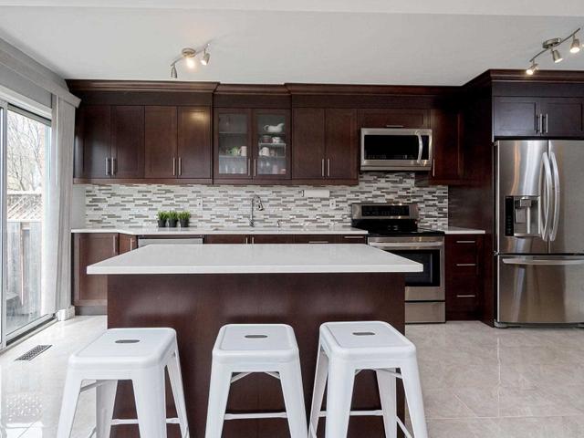 6899 Bansbridge Cres