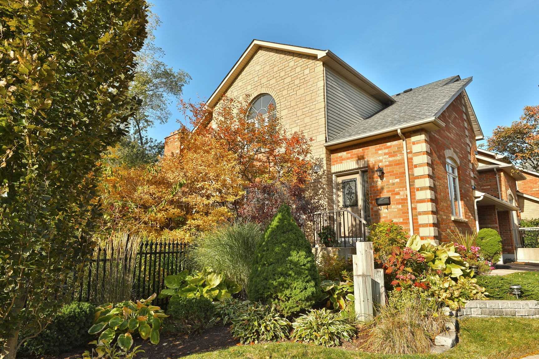 1 223 Rebecca St, Oakville Sold, W4620190 Condos.ca