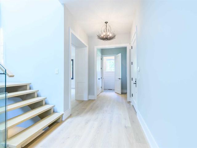 489 Lakeshore Rd W
