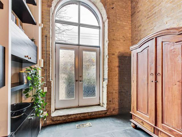 116 - 363 Sorauren Ave