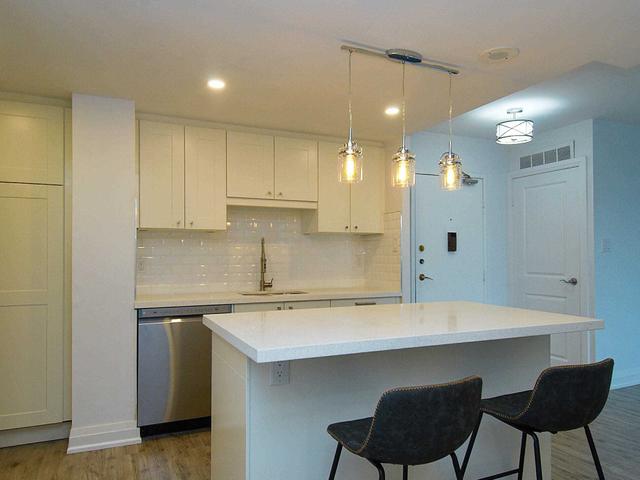 1110 - 812 Burnhamthorpe Rd